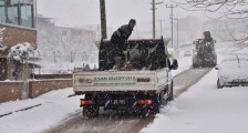 Çan Belediyesi  yoğun kar yağışı nedeniyle alarma geçti.