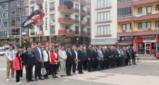 Çan’da, Cumhuriyet Halk Partisi (CHP) teşkilatı, Atatürkçü Düşünce Derneği ile birlikte alternatif bir tören düzenledi.