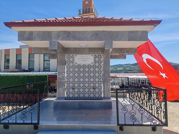 MEVLANA CAMİİ ÖNÜNE ÖZDİL AİLESİNDEN HAYRAT ÇEŞMESİ                                                                          .