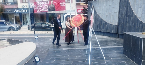 CHP’DEN 19 MAYIS ALTERNATİF ÇELENK TÖRENİ